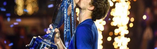 爱游戏APP-兹维列夫复仇梅德维德夫 第二次问鼎总决赛冠军